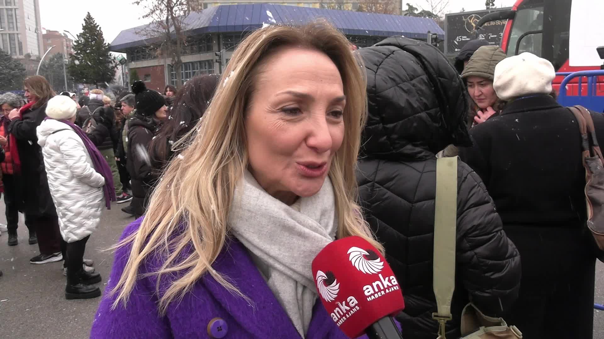 Ankara'da "Kadın Mitingi".... Aylin Nazlıaka'dan Bakan Tunç'a: Kadınların, erkek baskısıyla, istemedikleri koşullarda boşanmaya zorlanmalarına göz yumamazsınız