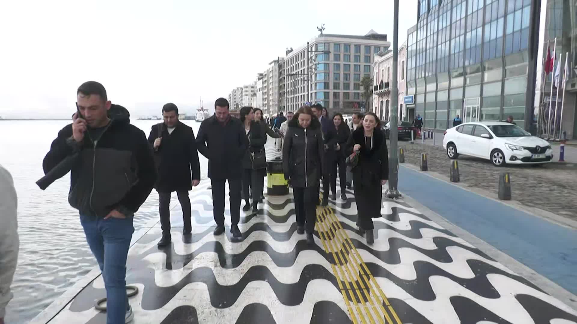 Konak Belediye Başkanı Mutlu, ulusal gazetelerin CHP muhabirleriyle Konak'ın tarihi yerlerini gezdi