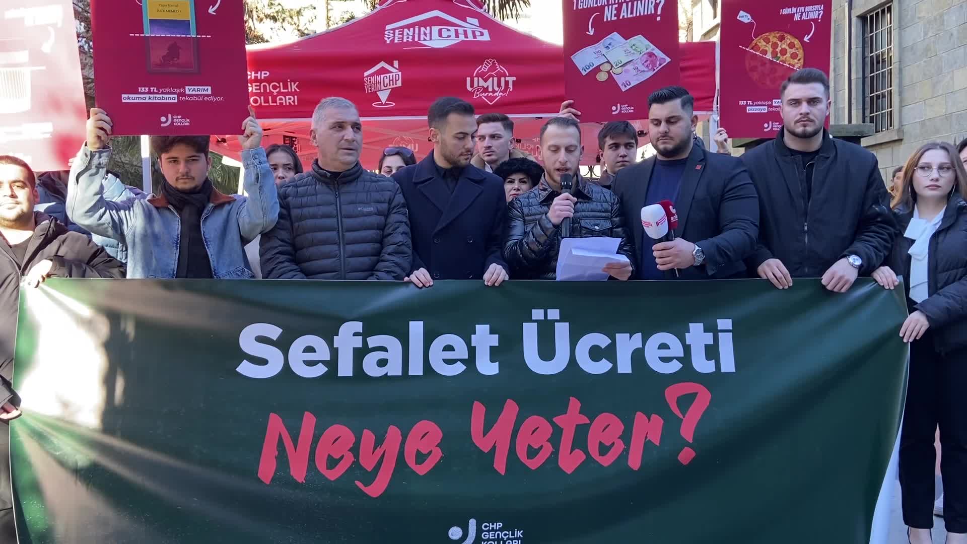 CHP Trabzon Gençlik Kolları Başkanı Kurtoğlu'dan "KYK Bursu" tepkisi:  Bu ülkenin evlatlarına reva gördüğünüz rakam günlük 133 lira mı?