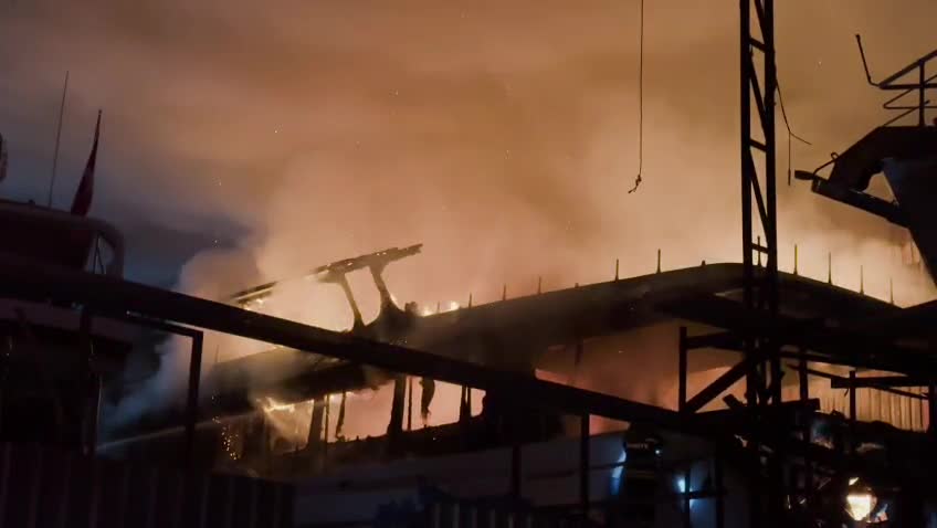 Fethiye’de tersanede yapımı süren gulet teknede yangın