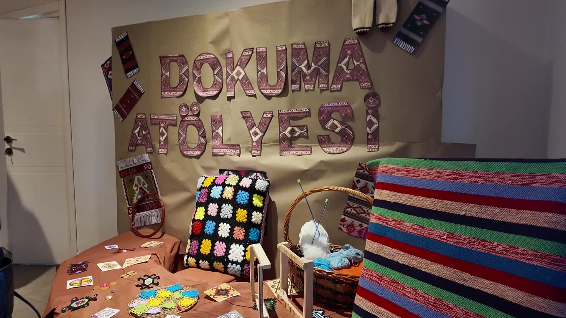 Bornova’da Çocuk Oyun ve Aktivite Merkezlerinde dokuma atölyesi