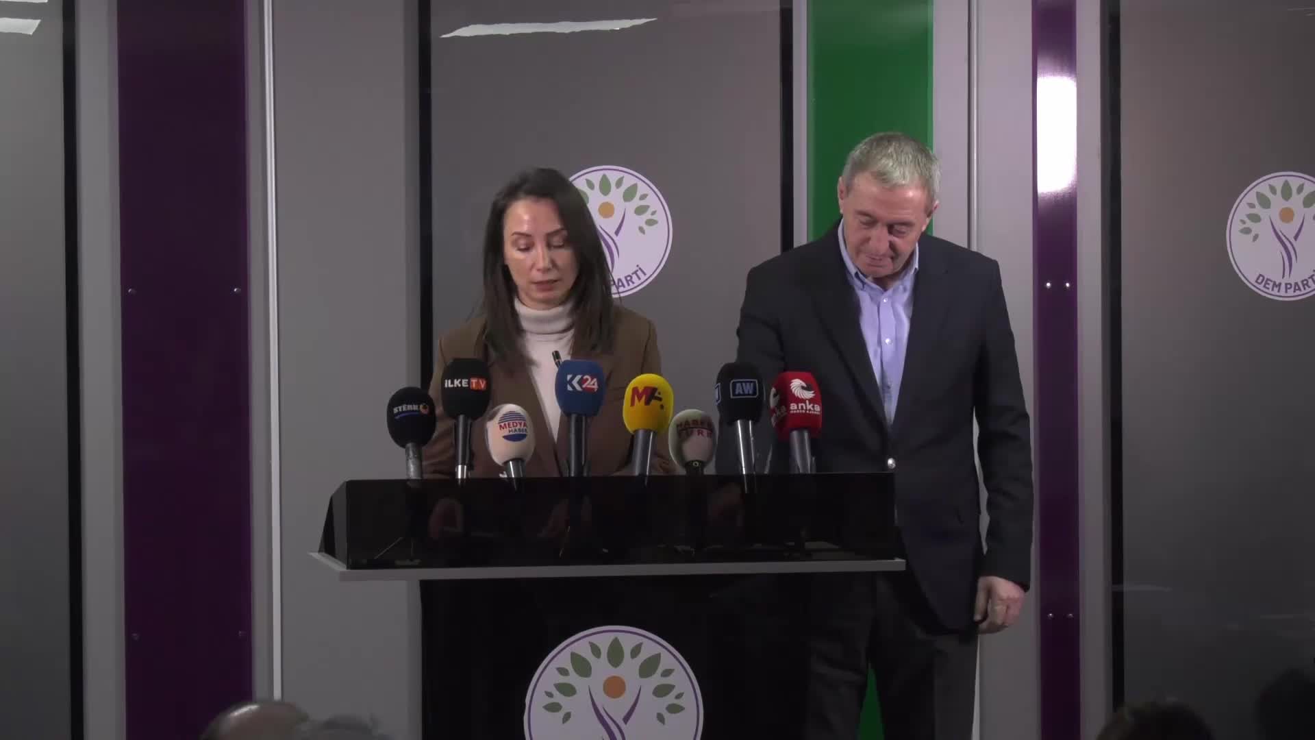 DEM Parti Eş Genel Başkanı Bakırhan’dan Bakan Fidan’a: “Siz diplomasi koridorlarından mı, yoksa Şara'nın yönettiği operasyon odasından mı konuşuyorsunuz?"
