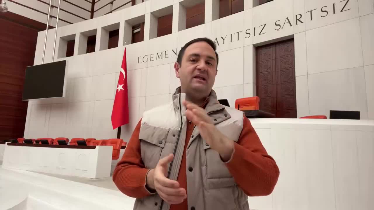 CHP'nin emekliler için "Meclis'i terk etmeme" eylemi sürüyor... CHP'li Akdoğan: "Emekliden sakındığınız paranın 3 buçuk katını geçmediğimiz yollara, gitmediğimiz köprülere, yandaş müteahhitlere verdiniz"