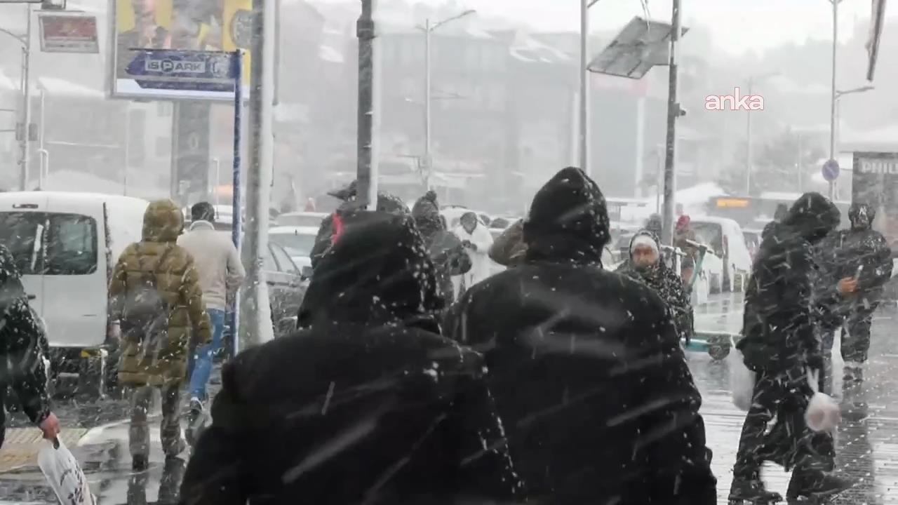 İstanbul'da olumsuz hava koşulları nedeniyle okullar yarın için tatil edildi