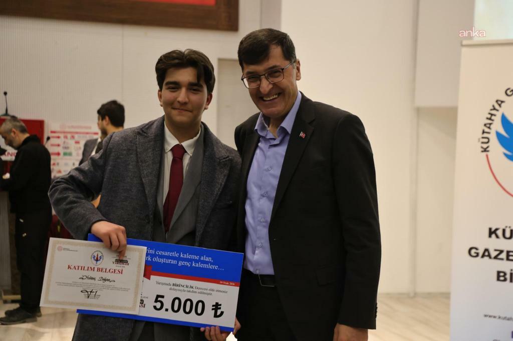 Kütahya Belediye Başkanı Kahveci'den genç kalemlere destek