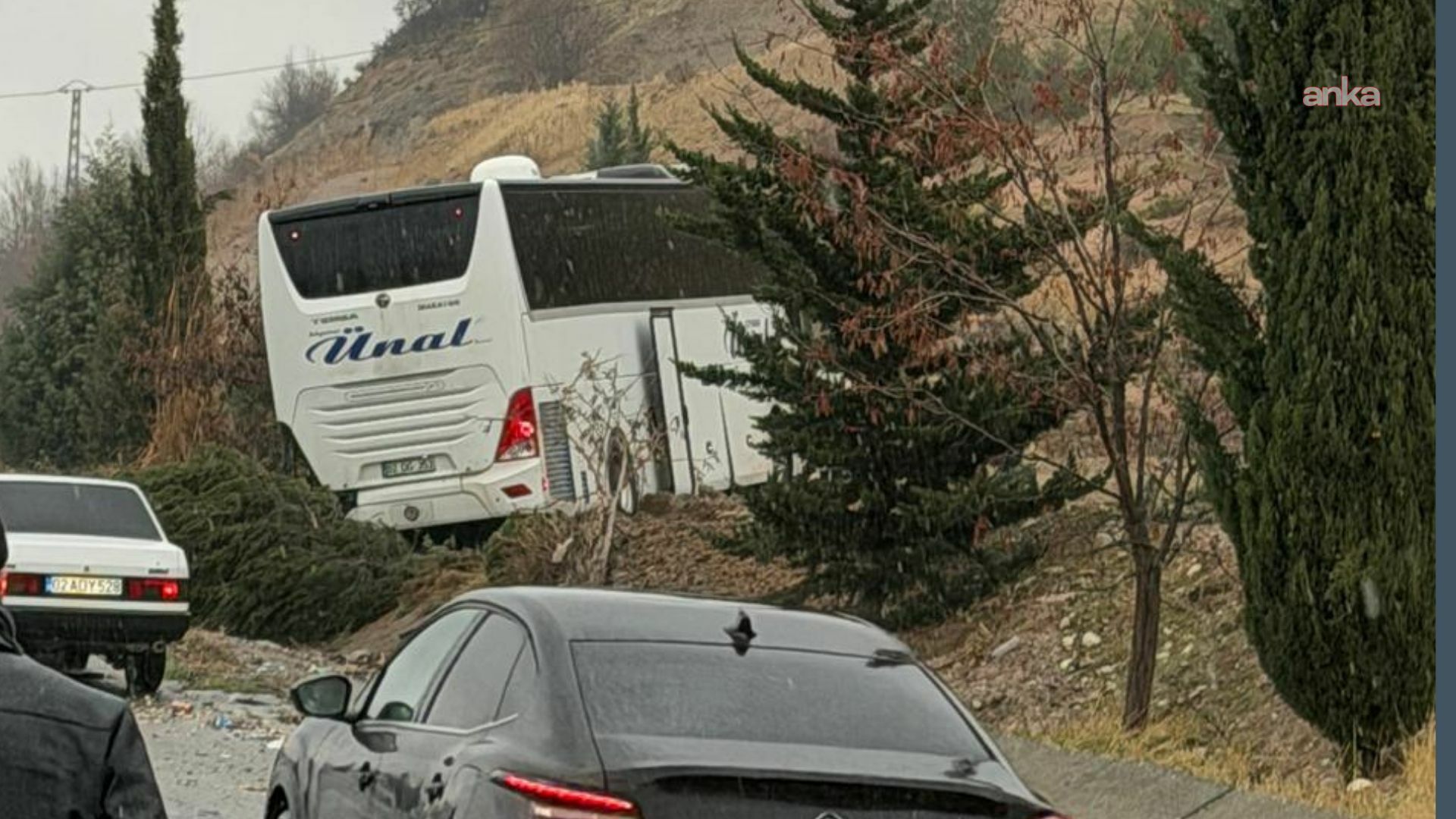 Adıyaman'da yolcu otobüsü ile otomobil çarpıştı: 3 ölü, 3 yaralı