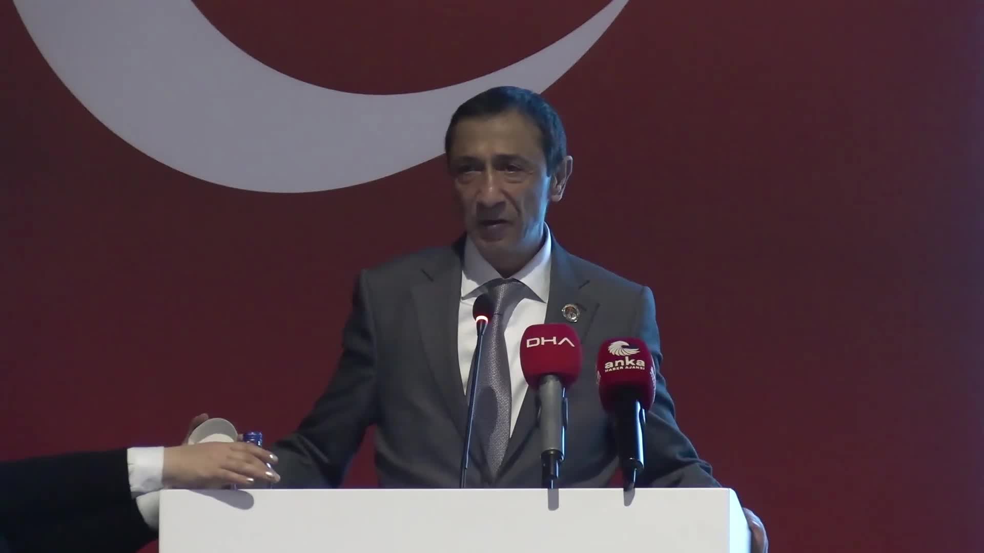 Eğitim Gücü Sen Genel Başkanı Özat: “‘Emredersiniz’ derken 2 milyon memuru ve 4 milyon emekliyi açlık sınırına teslim ettiler"