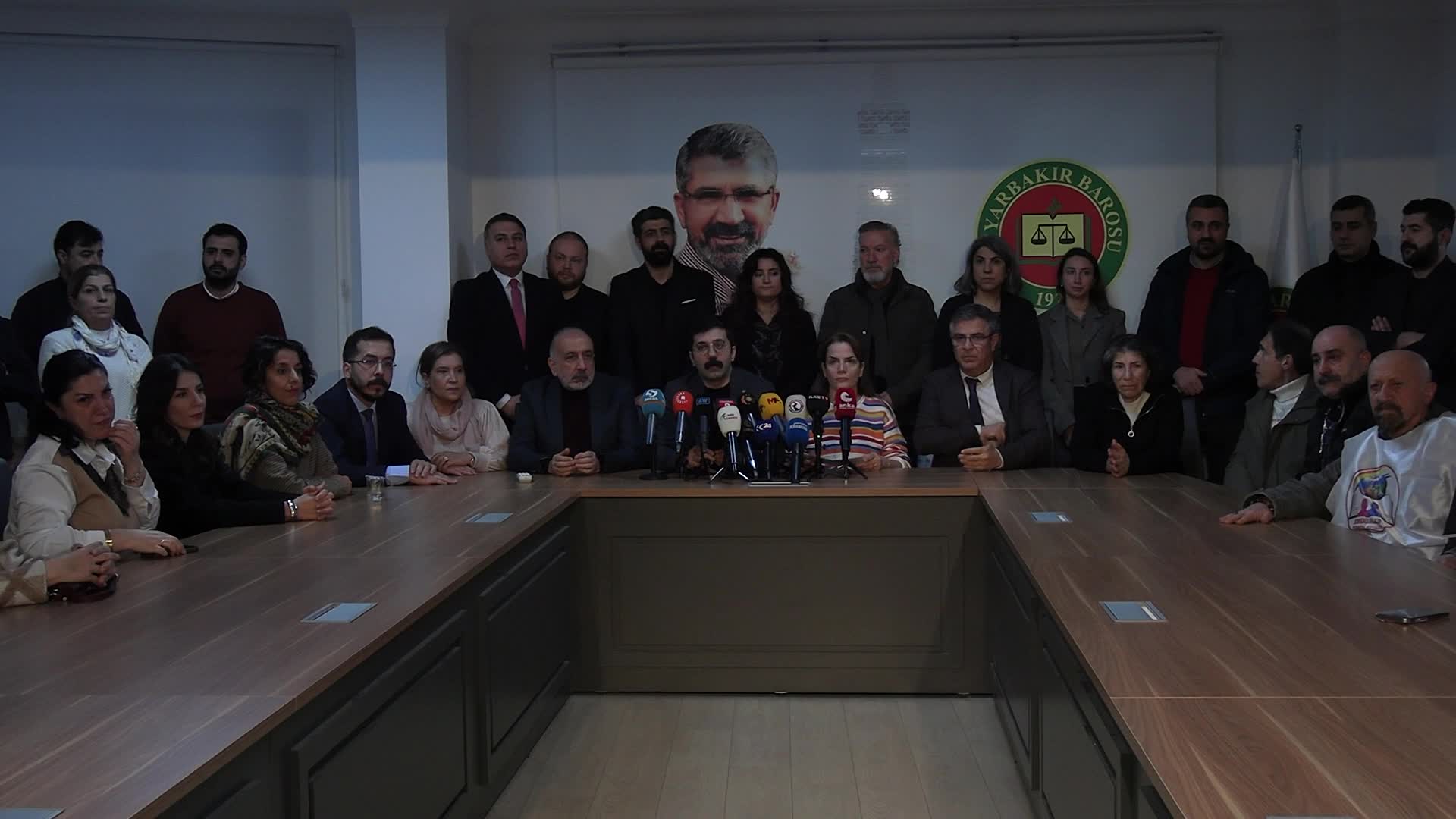 Diyarbakır’daki STK’lar: “Türkiye’nin, Halep’teki çatışmaların sonlandırılması için çatışmanın tarafı pozisyonundan ziyade, yapıcı bir arabulucu rolü üstlenmesi elzemdir”