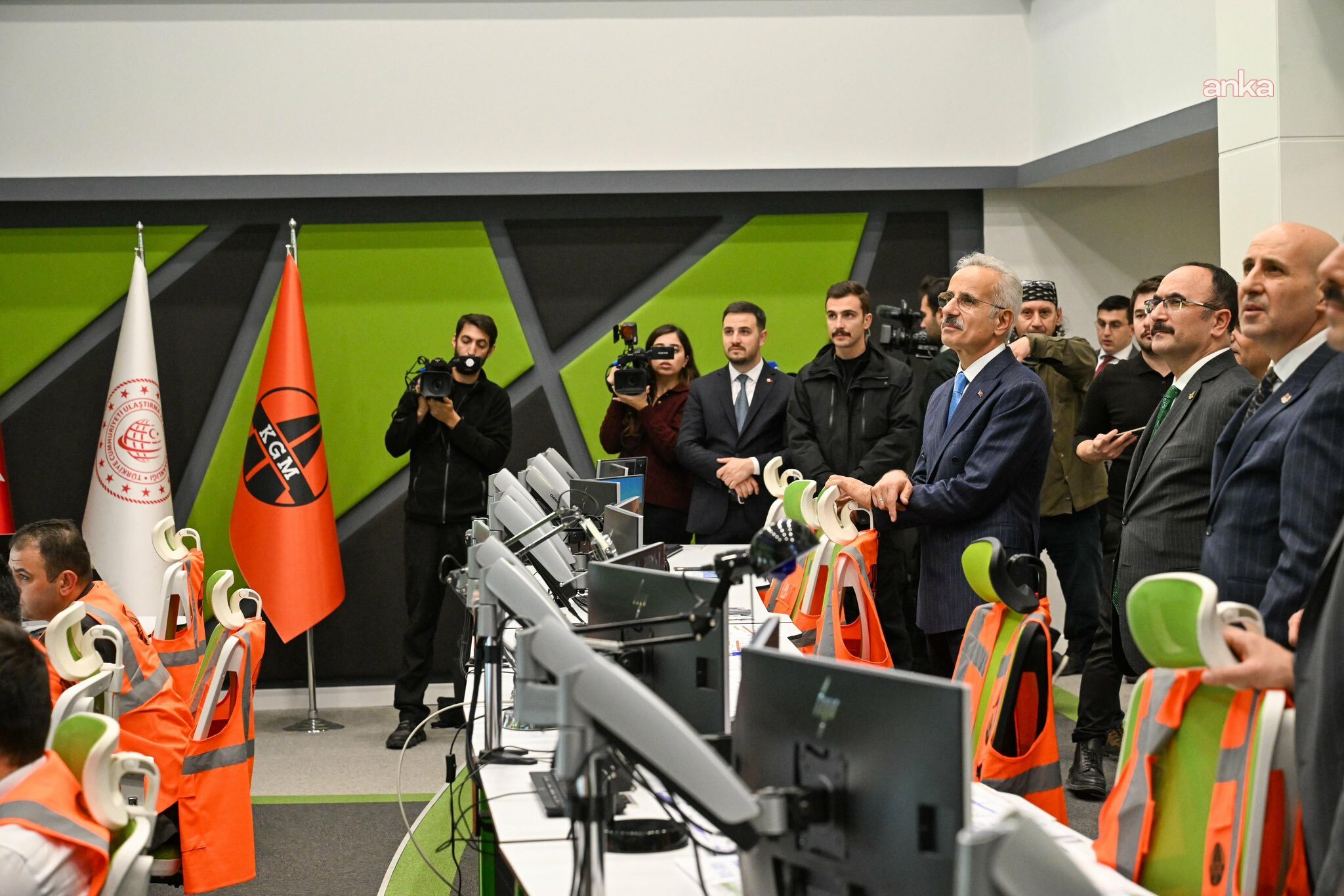 Bakan Uraloğlu: Karayolları Genel Müdürlüğümüz 13 bin 607 personelle 7 gün 24 saat görev başında