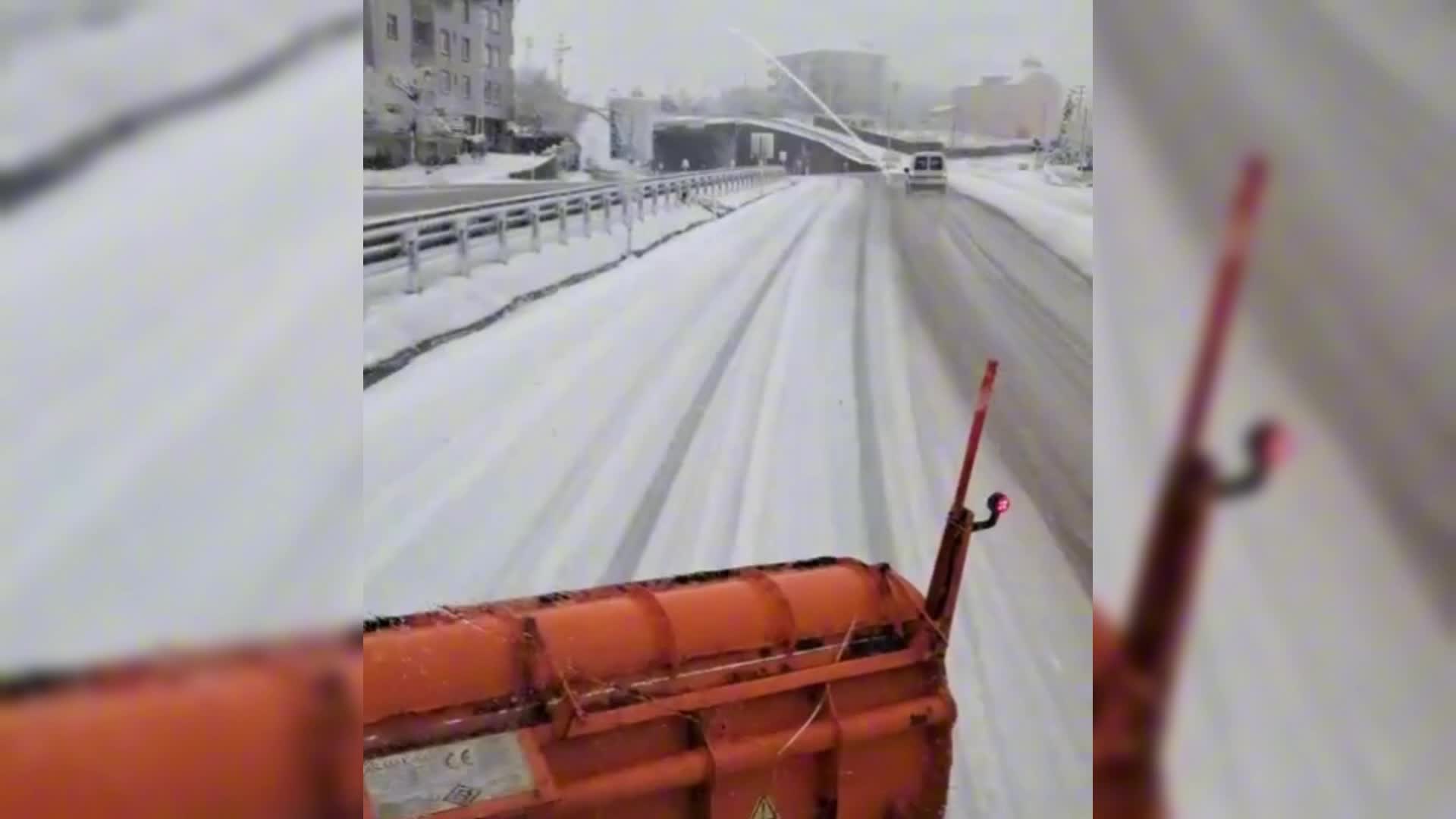 Zonguldak'ta kar yağışı ulaşımı etkiledi, Ereğli yolu uzun araçlara kapandı