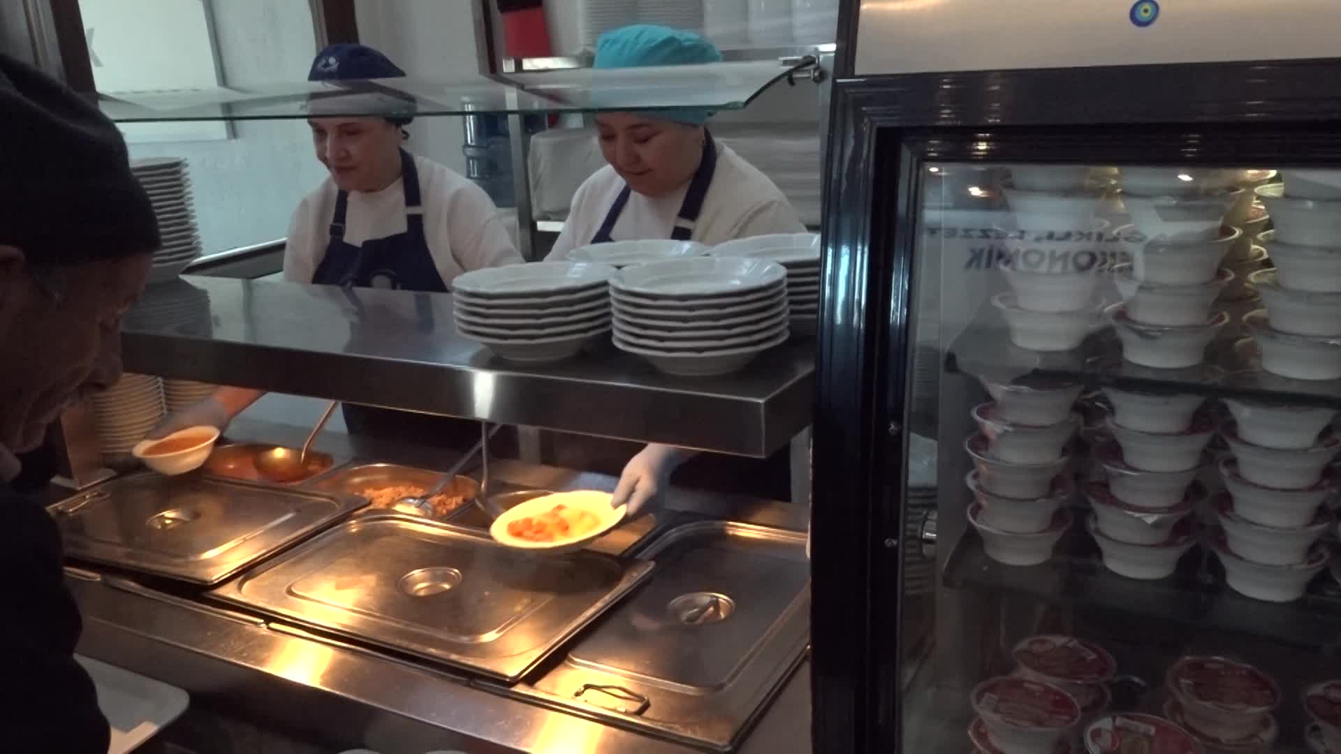 İzmir’de bir tabak yemekle hayatlar ısınıyor
