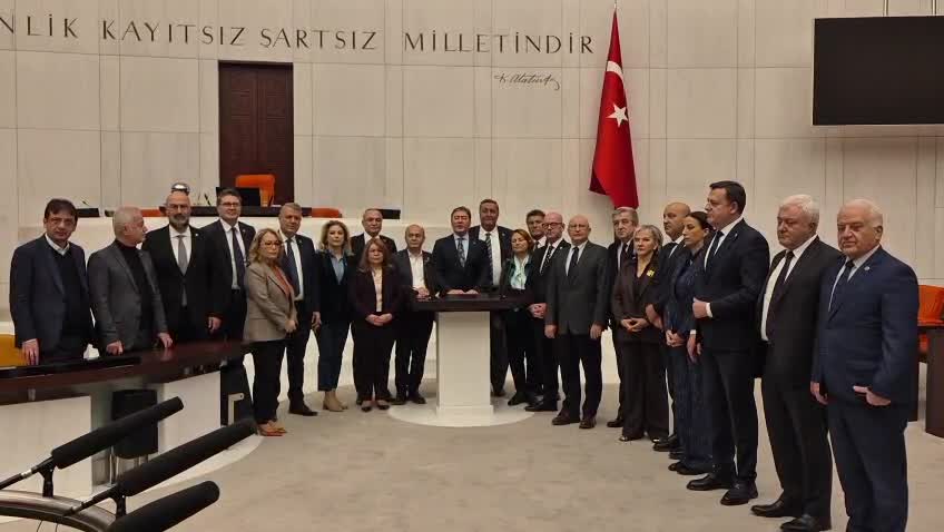 CHP'nin emekliler için "Meclis'i terk etmeme" eylemi sürüyor... Murat Emir: "Emeklilerimize sadaka verir gibi verilecek bin lirayı kabul etmiyoruz"