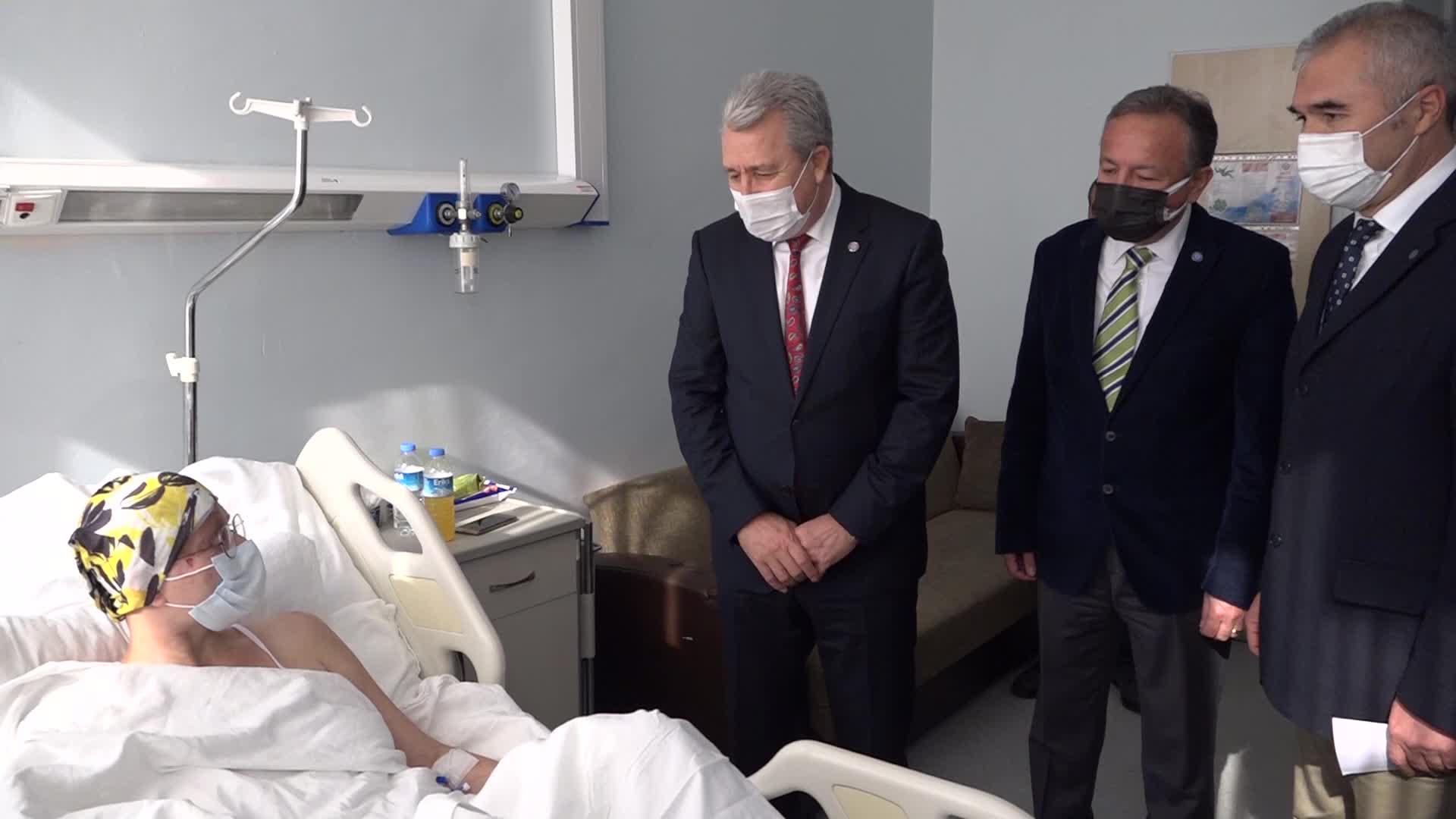 İZMİR'DE SON YARALI DEPREMZEDE TABURCU EDİLDİ