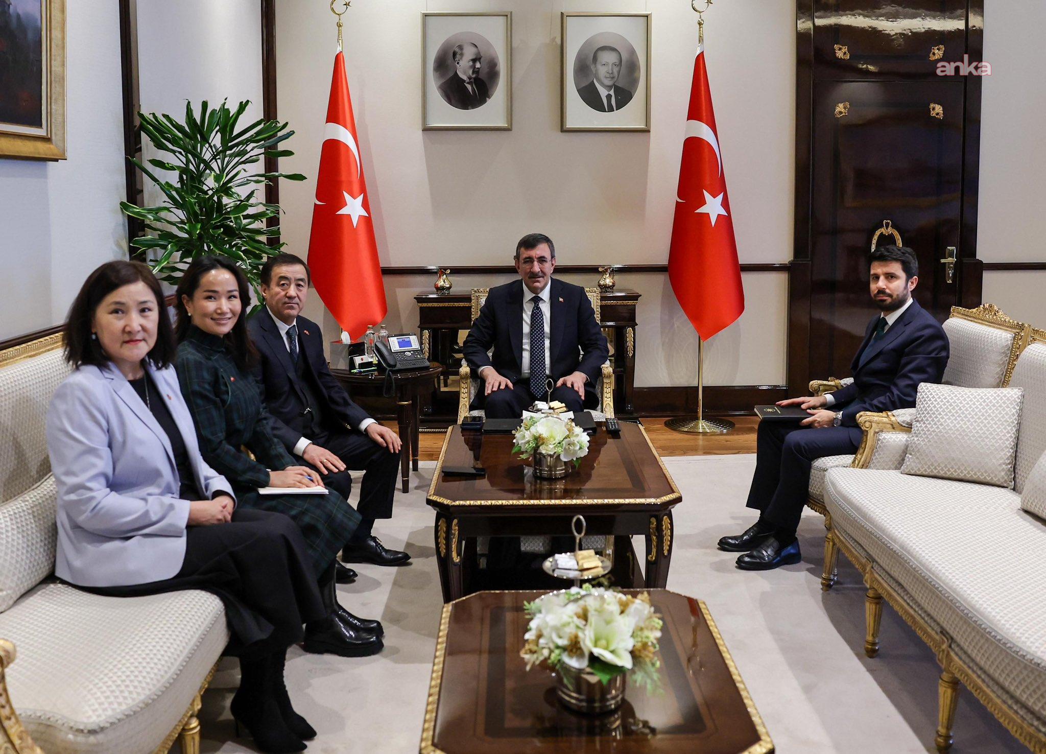 Cumhurbaşkanı Yardımcısı Yılmaz, Moğolistan ve Japonya'nın Ankara Büyükelçilerini kabul etti