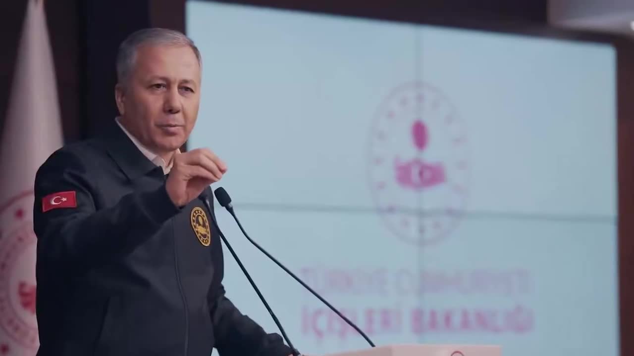 Bakan Yerlikaya, yeni atanan ve görev yerleri değişen valilerle bir araya geldi