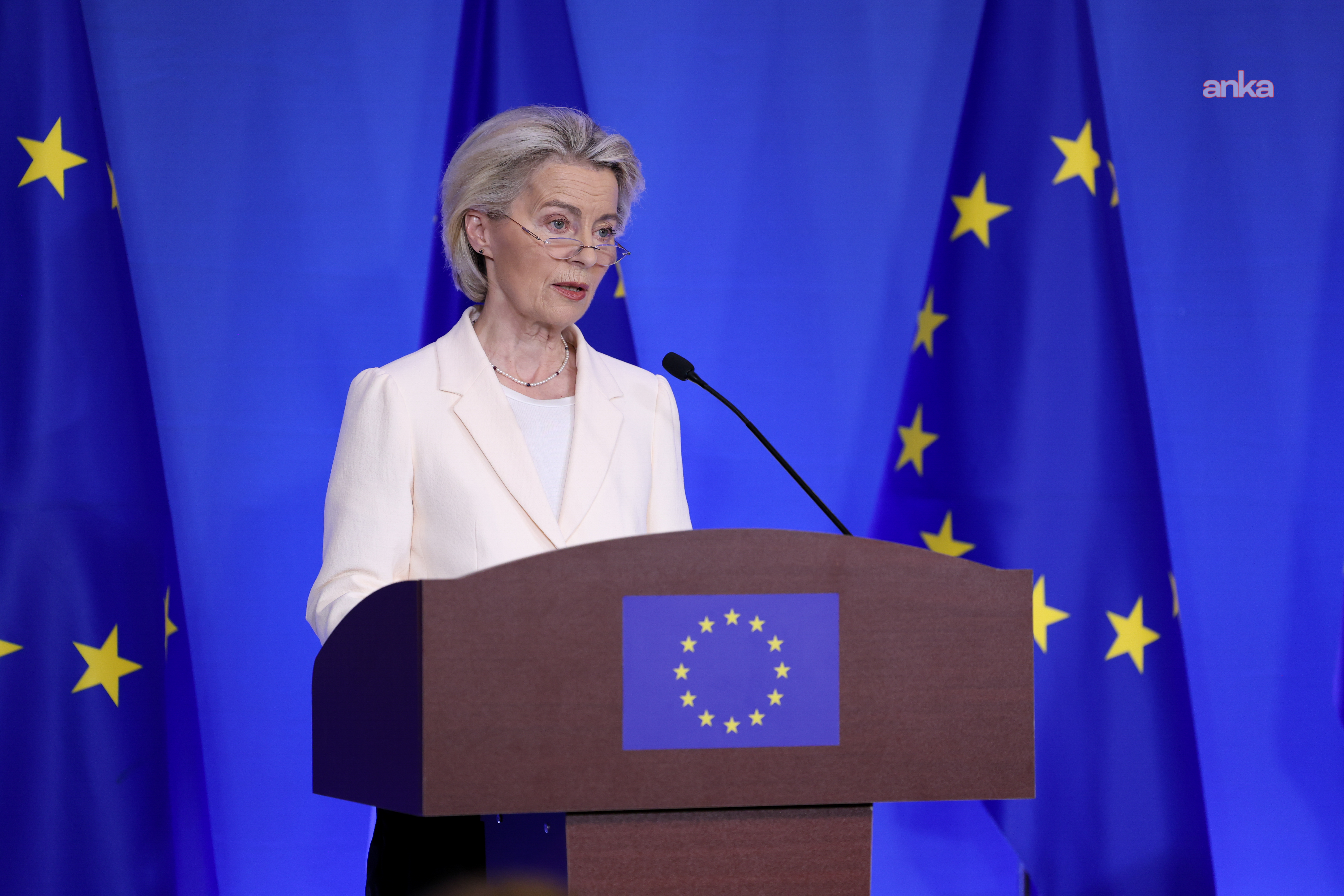 AB Komisyonu Başkanı von der Leyen'den İran'a tepki: "Can kaybı sayısı dehşet verici, yeni yaptırım paketi süratle önerilecek"