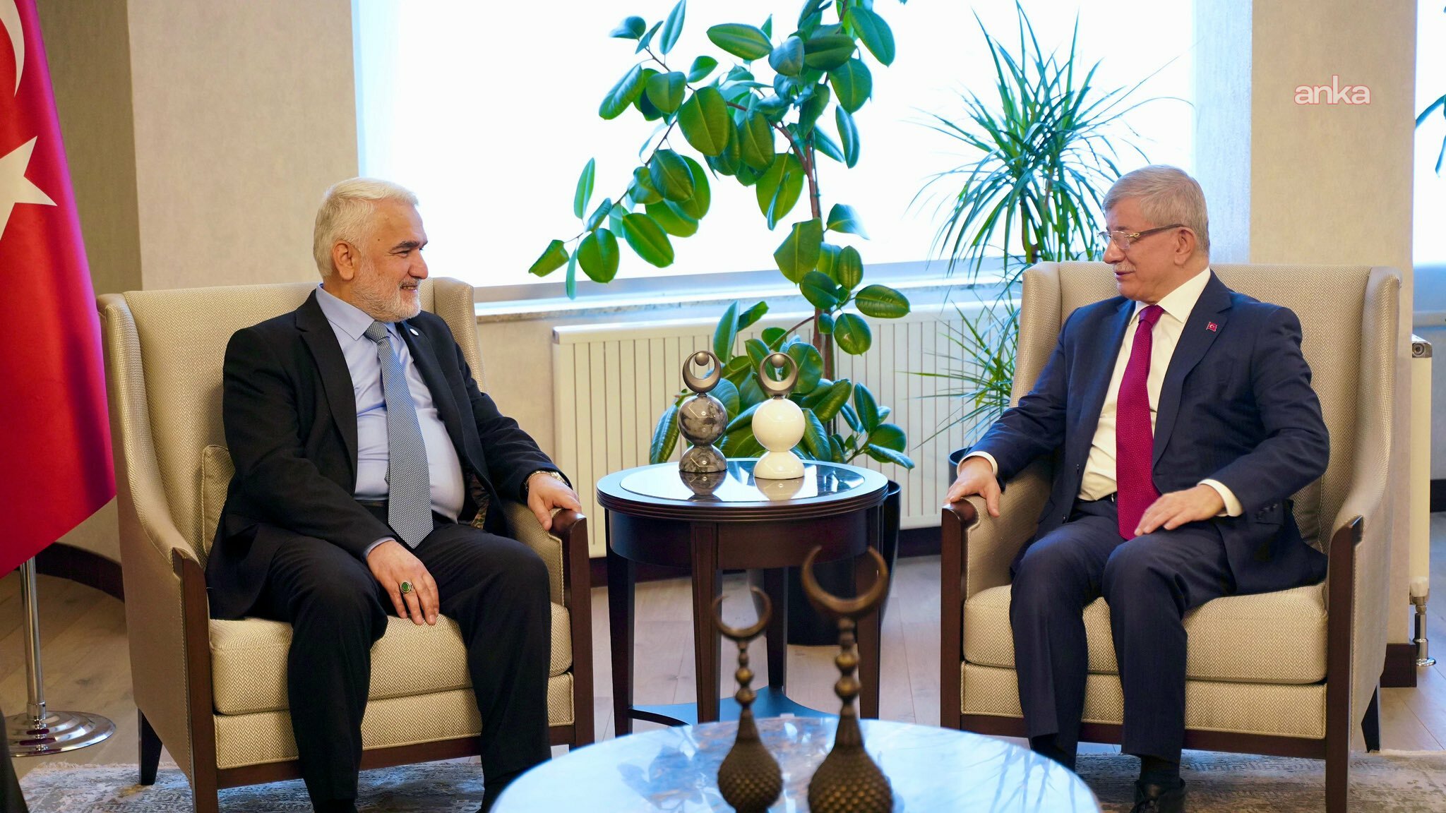 HÜDA PAR Genel Başkanı Yapıcıoğlu, Ahmet Davutoğlu'nu ziyaret etti