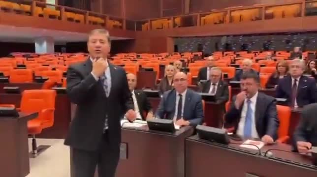 CHP'nin emekliler için "Meclis'i terk etmeme" eylemi sürüyor... Murat Emir: TBMM'nin görevi emeklinin sesine kulak vermektir