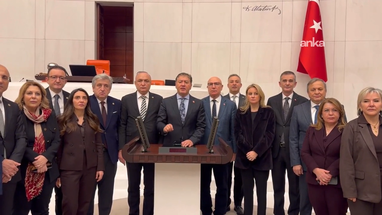 CHP'nin emekliler için "Meclis'i terk etmeme" eylemi sürüyor... Murat Emir: "Yarın emekli zammına bin liralık artışla gelirseniz komisyon salonunu dar ederiz"