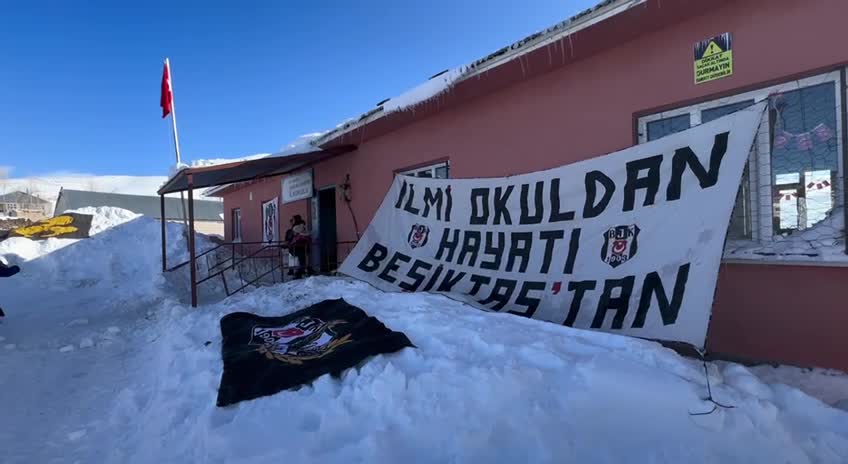 Çarşı Vicdan'dan Van'da köy okulu öğrencilerine giyecek ve kırtasiye desteği