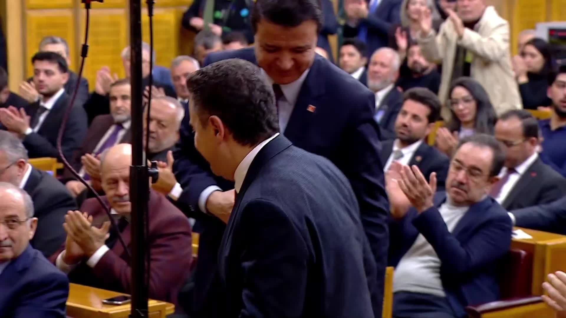 Yeni Yol Grup toplantısı... Babacan'dan Bilal Erdoğan'a "dindarlık" yanıtı: "Tavsiyem, bu konuda kendi pederiyle şöyle samimi bir hasbihal etmesi"