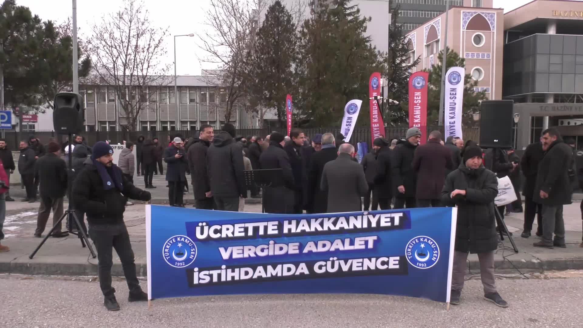Kamu-Sen Genel Başkanı Önder Kahveci: "En düşük devlet memuru maaşı mutlaka yoksulluk sınırının üzerine çıkarılmalıdır"