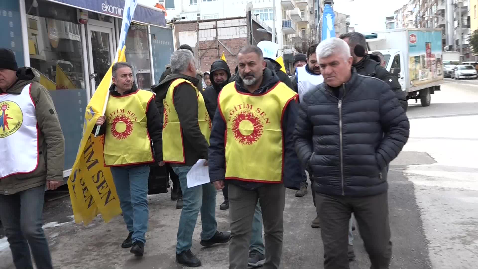 KESK'ten Türkiye genelinde iş bırakma eylemi... Malatya'da emekçilerden yürüyüş: “Geçinemiyoruz, emeğimizin karşılığını istiyoruz”