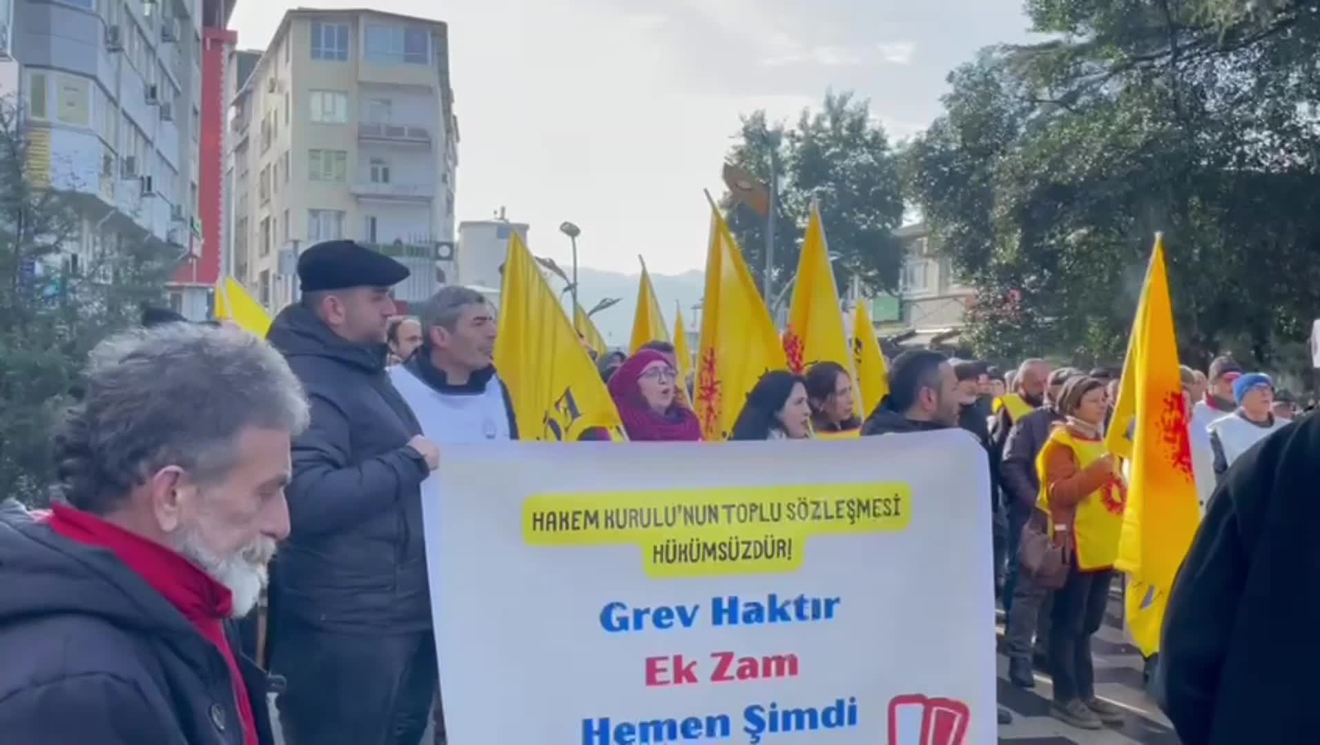 KESK üyeleri Hopa'da iş bıraktı: "Geçinemiyoruz"