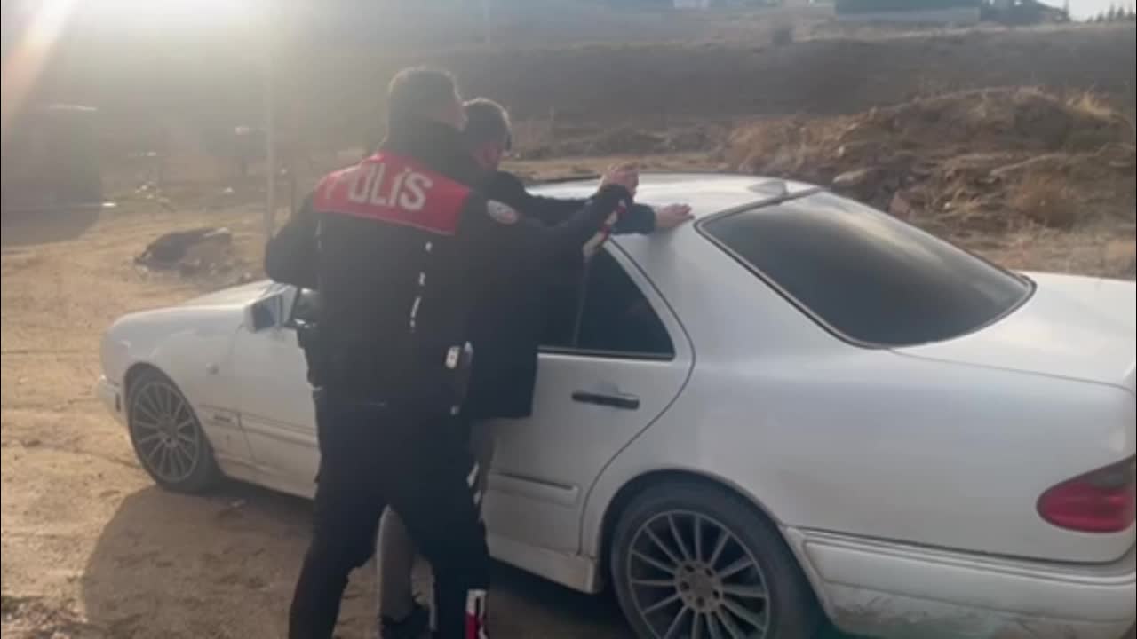 Kırıkkale'de 15 suçtan aranan şüpheli, polis kovalamacasıyla yakalandı