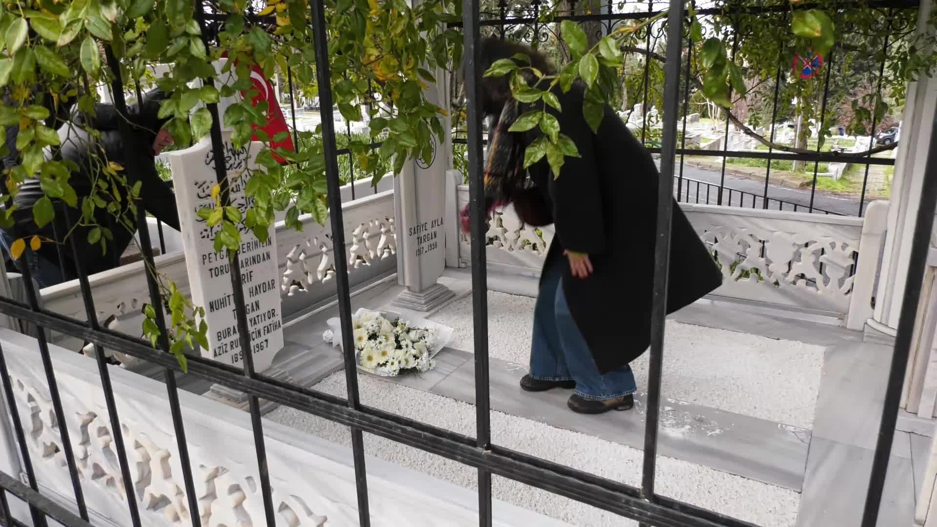 Safiye Ayla, ölümünün 28’inci yıl dönümünde mezarı başında anıldı