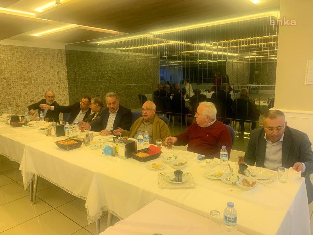 AKP'LİLERİN MASKESİZ MESAFESİZ KATILDIĞI YEMEK TEPKİ ÇEKTİ