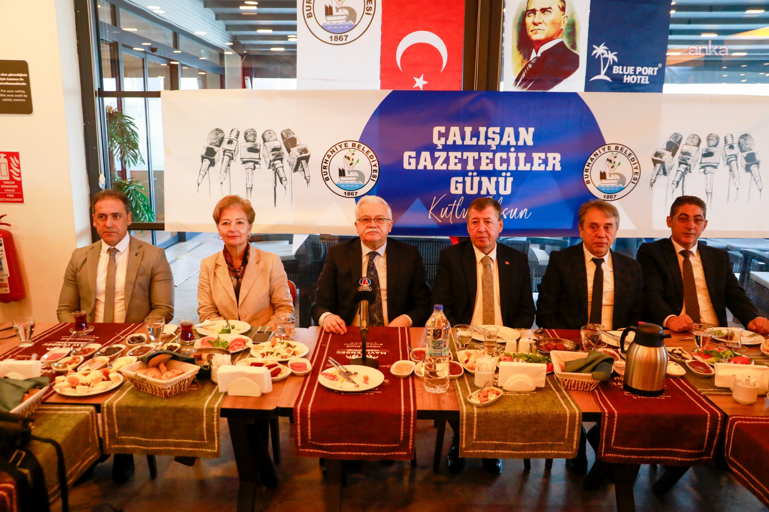 Burhaniye Belediye Başkanı Deveciler, basın çalışanları ile bir araya geldi