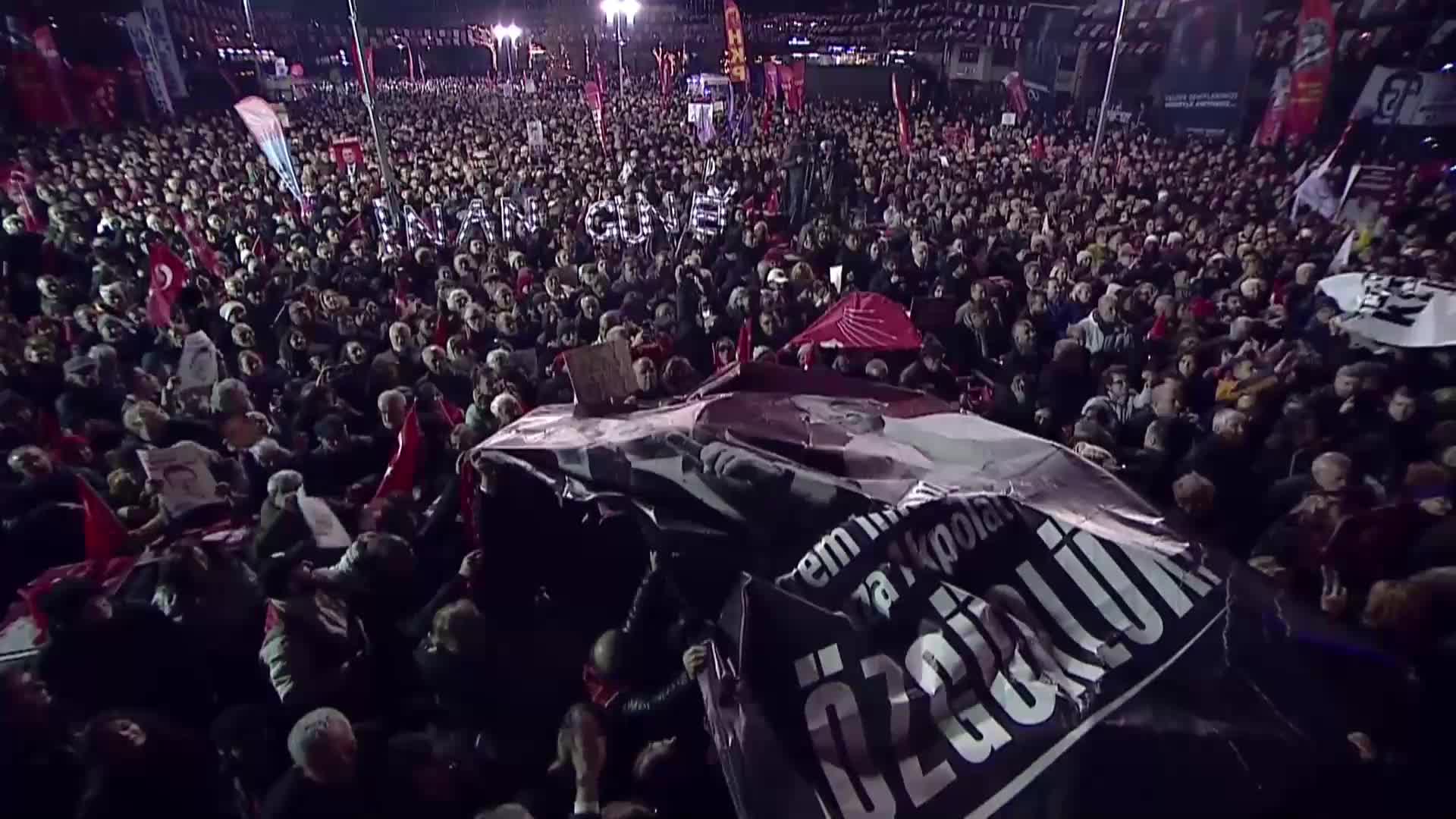 CHP’nin "Milet İradesine Sahip Çıkıyor" mitingi… Özgür Özel: "Er ya da geç o sandık gelecek, AK Parti'nin kara düzeni bitecek"