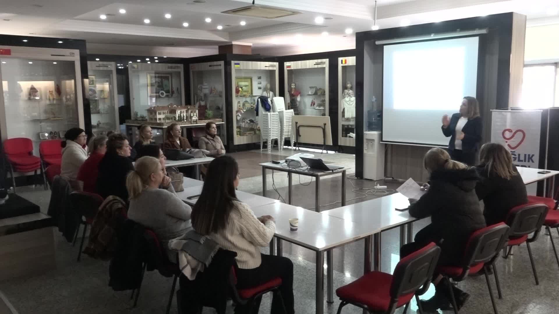 İzmirli yurttaşlar, rahim ağzı kanserine karşı bilinçleniyor