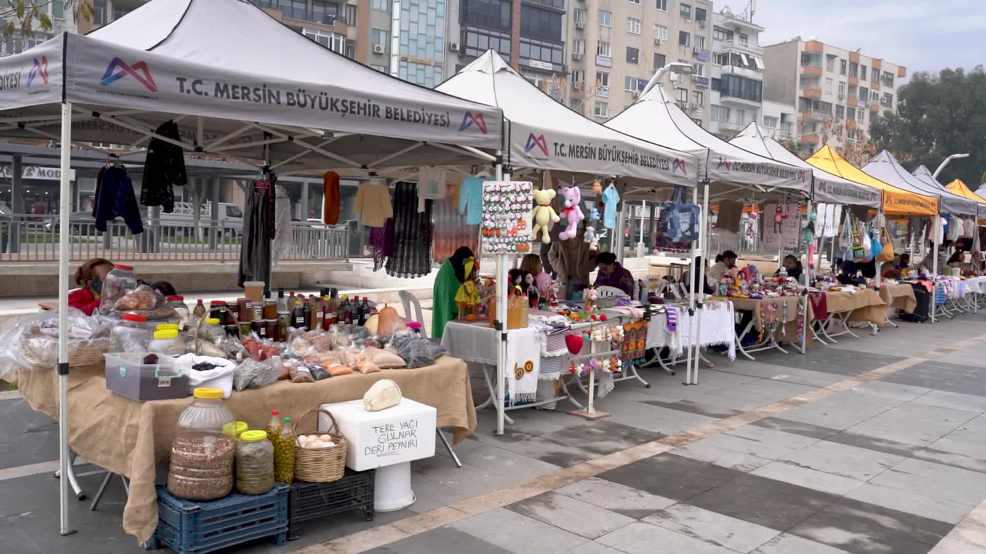 Mersin Büyükşehir Belediyesi'nin stantlarında, kadın emeği vitrine çıkıyor