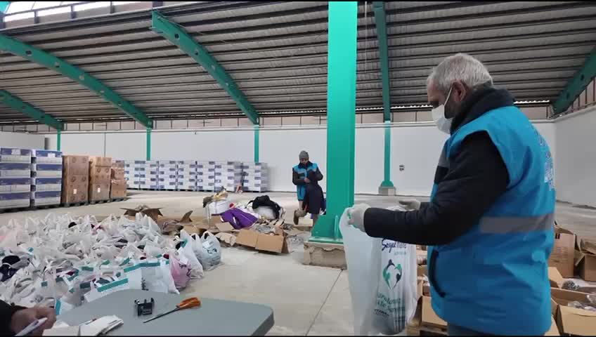 Adıyaman Belediyesi’nden 213 çocuğa kıyafet ve gıda desteği