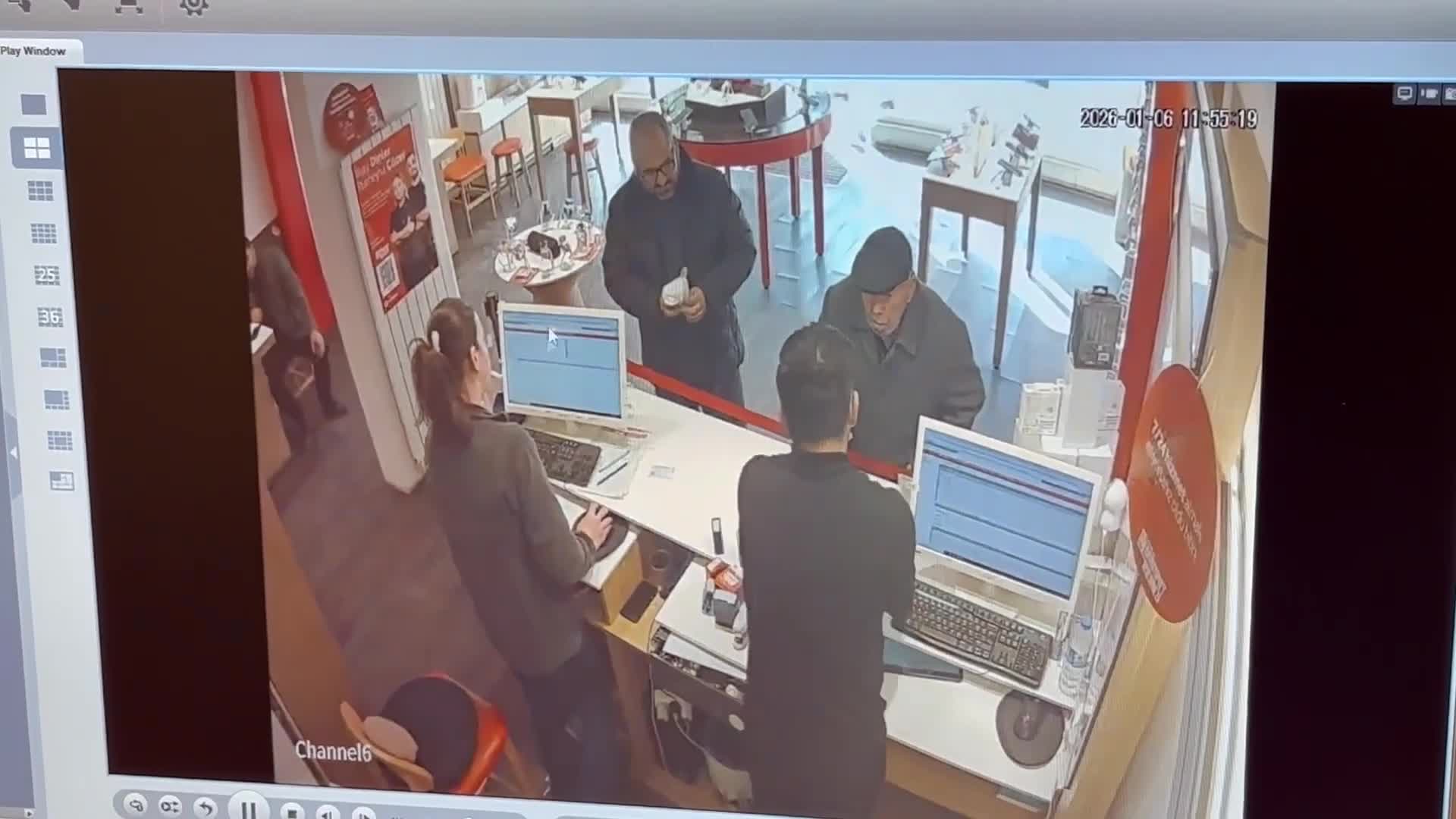 Aksaraylı esnaf Yasin Turan iş yerinde bulduğu parayı adeta "iz sürerek" sahibine ulaştırdı