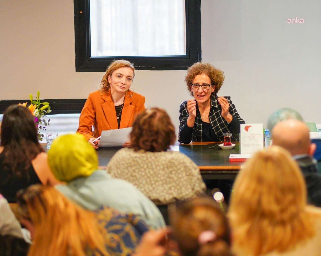 Sosyolog Zeliha Bürtek ve Gazeteci Gülşen İşeri'nin "Sosyal Çürüme" kitabı...