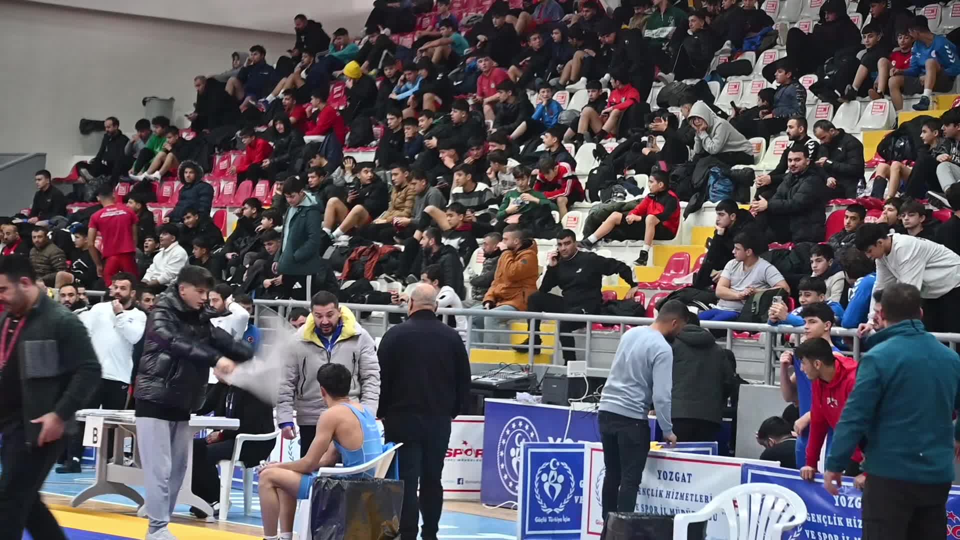 Yozgat’ta 799 sporcunun katılımı ile U17 güreş müsabakaları başladı