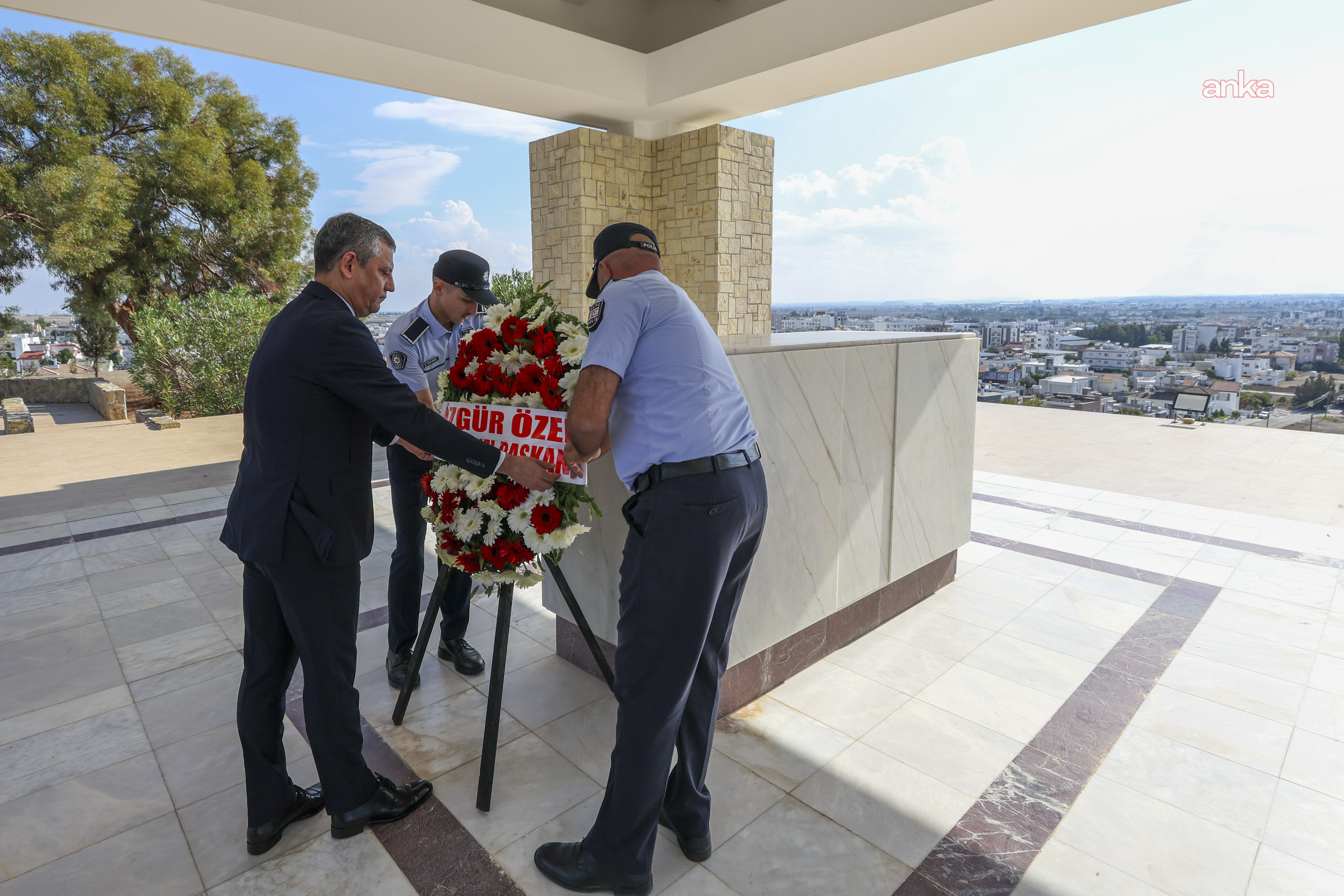 CHP Genel Başkanı Özel, Kıbrıs Türk halkının özgürlük mücadelesi lideri Dr. Fazıl Küçük’ü vefatının 42’nci yılında andı