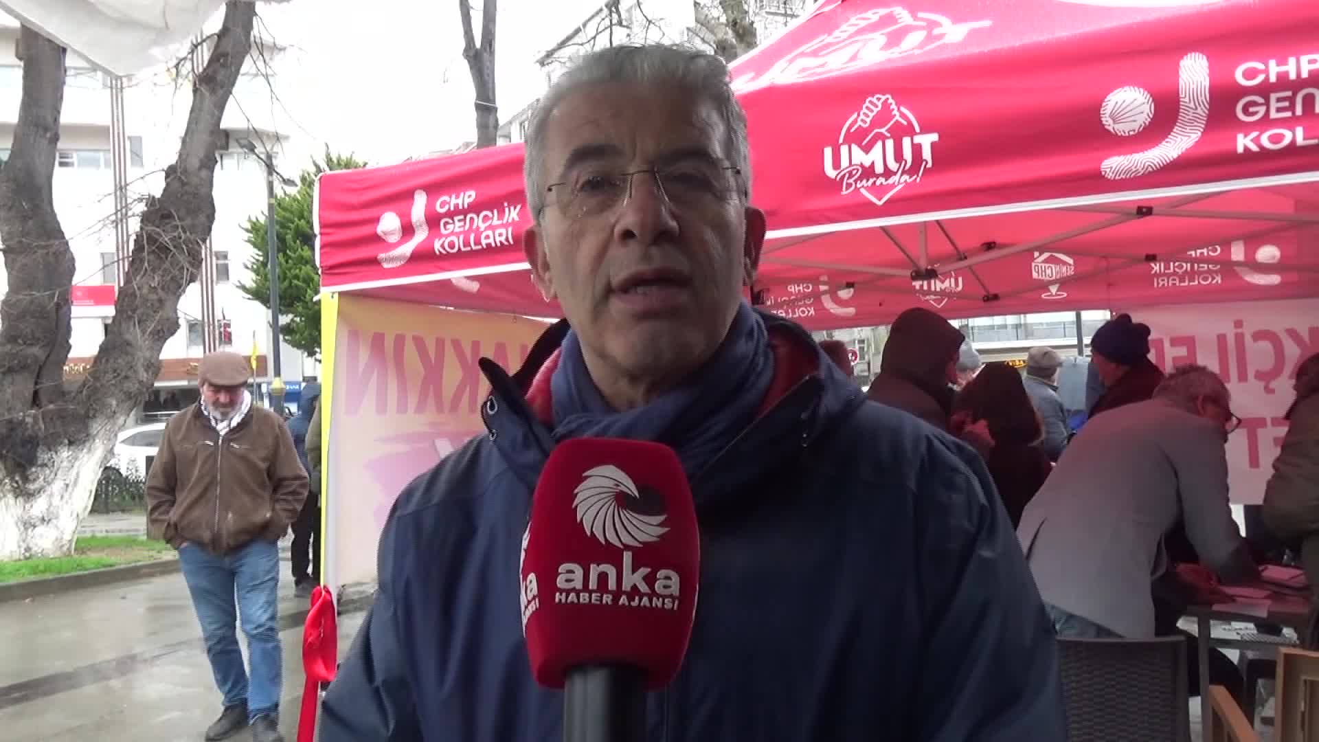 Sinop’ta emekliler kendilerini zincire vurdu: "Bugünkü dünyada maalesef modern köleliği yaşıyoruz"