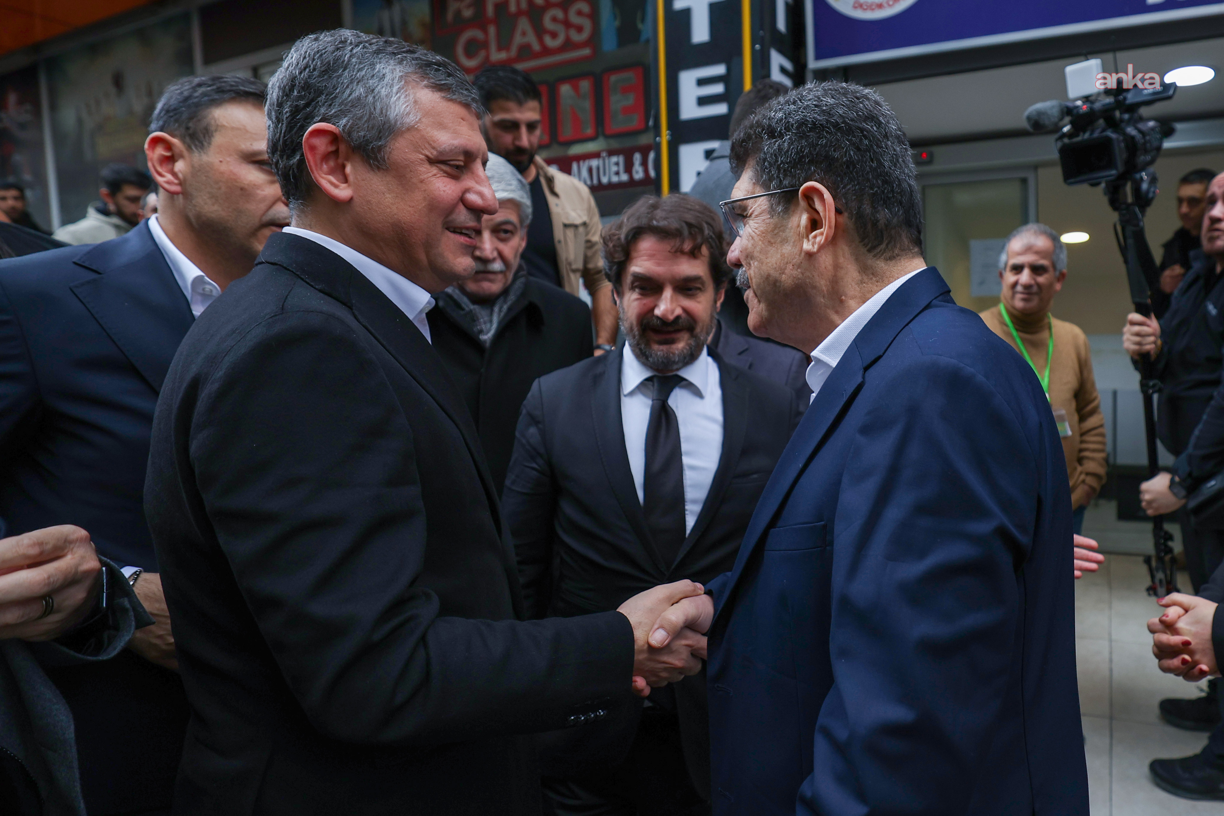 Özgür Özel, Doğu ve Güneydoğu Dernekler Konfederasyonu yöneticileriyle görüştü