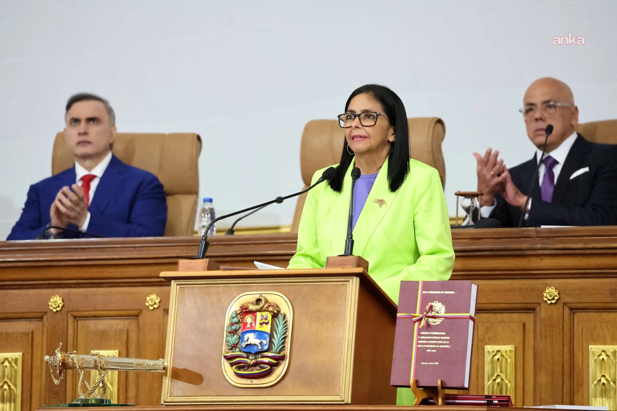 Venezuela Geçici Devlet Başkanı'ndan ABD'ye egemenlik mesajı: “Washington'a gidersem başım dik giderim”
