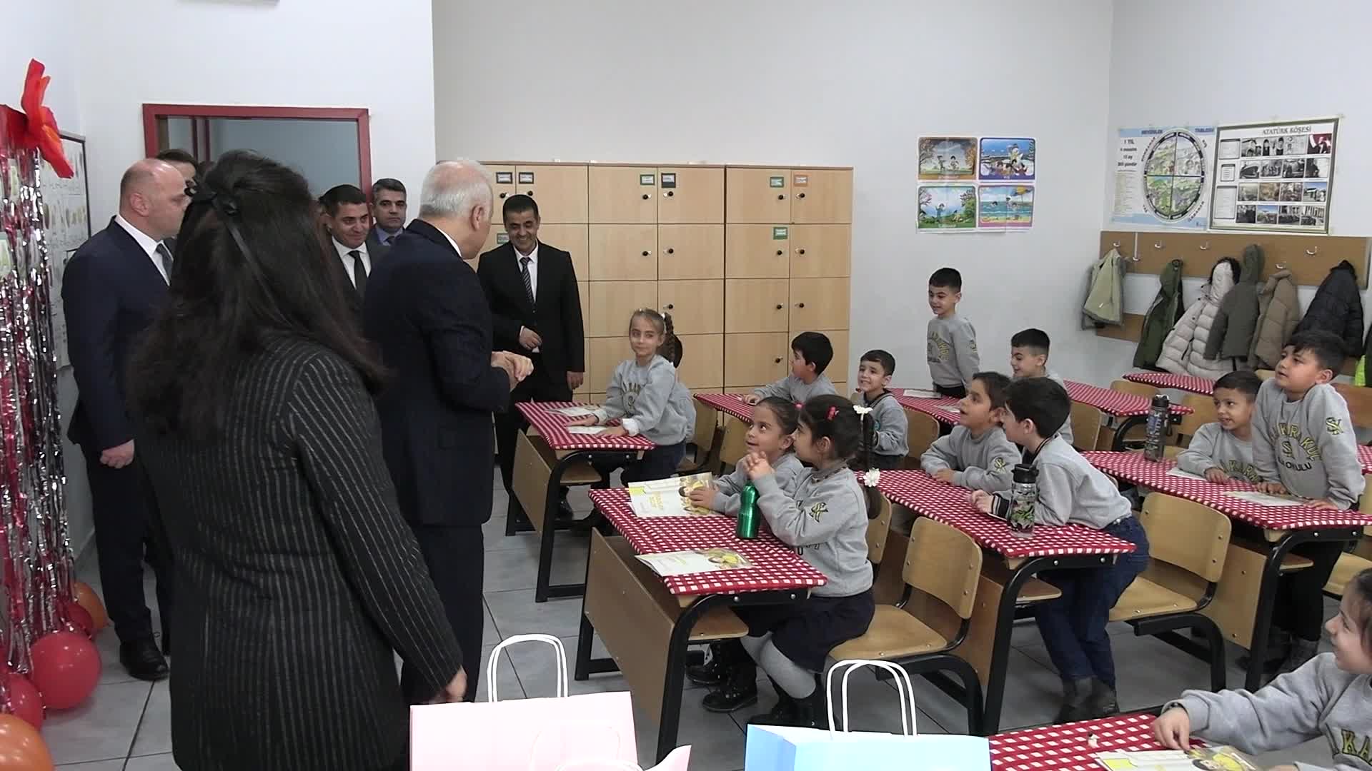 Diyarbakır’da 458 bin öğrenci karne aldı... Vali Zorluoğlu: Huzur içinde başarılı bir dönemi geride bıraktık