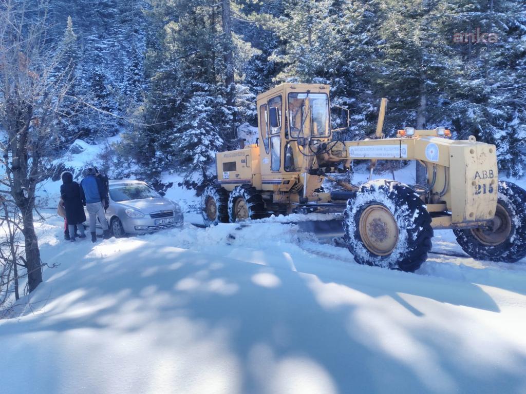ALANYA' DA KAR VE HEYELANDAN KAPANAN YOLLAR AÇILDI