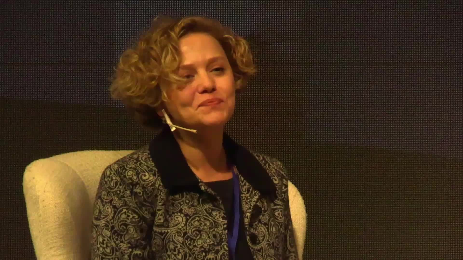 Çeşme Belediyesi'nin "Kiralık Sosyal Konut Sempozyumu"... Akademisyen Ezgi Doğru: “TOKİ sistemi çöktü, paradigma değişmeli”