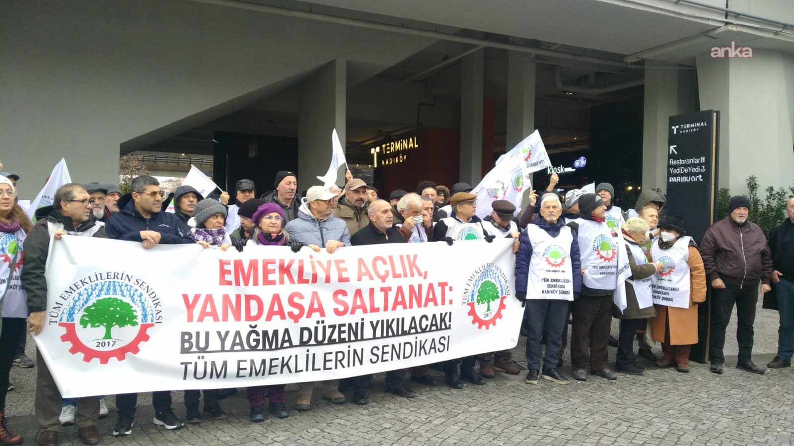 Emekliler Söğütlüçeşme'den seslendi: Alın terimizle, emeğimizle, yaşam hakkımızla oynanıyor!