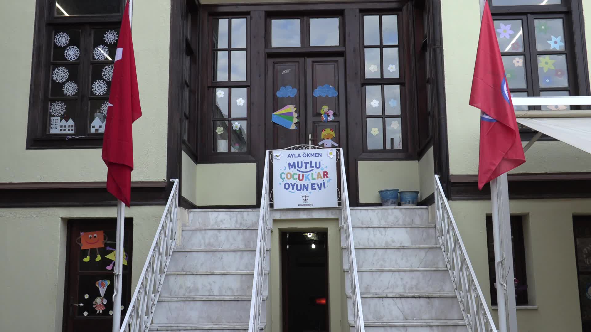Konak Belediyesi Mutlu Çocuklar Oyun Evleri’nde karne heyecanı