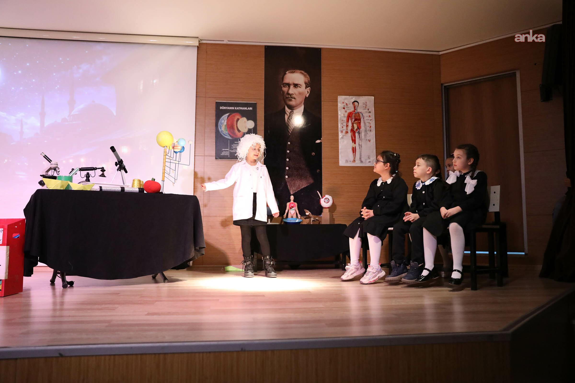 Keçiörenli öğrenciler, bilimi tiyatro sahnesine taşıdı