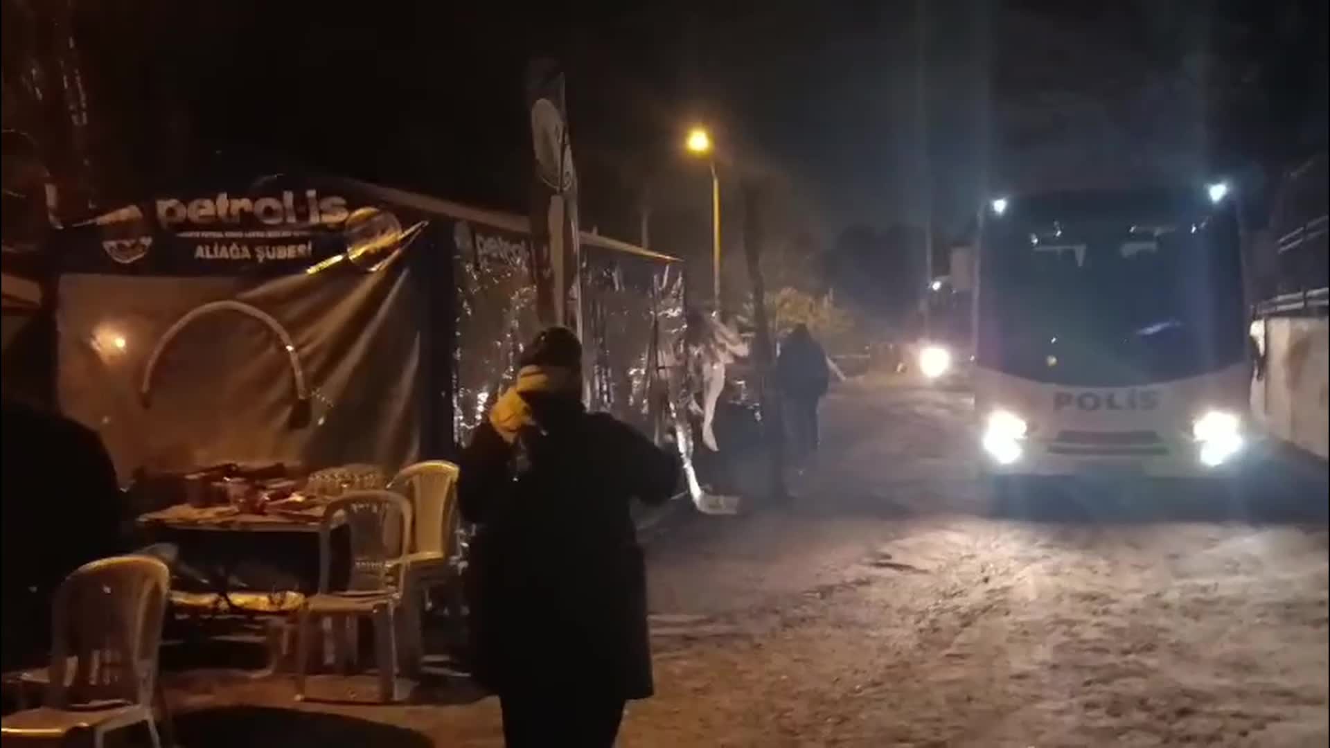 Temel Conta işverenin makinalarını Torbalı’ya taşıma kararı... İşverenin kararına 400 gündür grevde olan işçiler tepki gösterdi